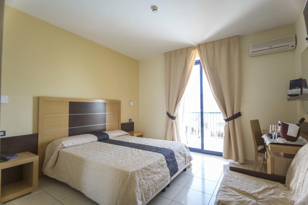 Ticho'S Greenblu Hotel Castellaneta Marina Esterno foto