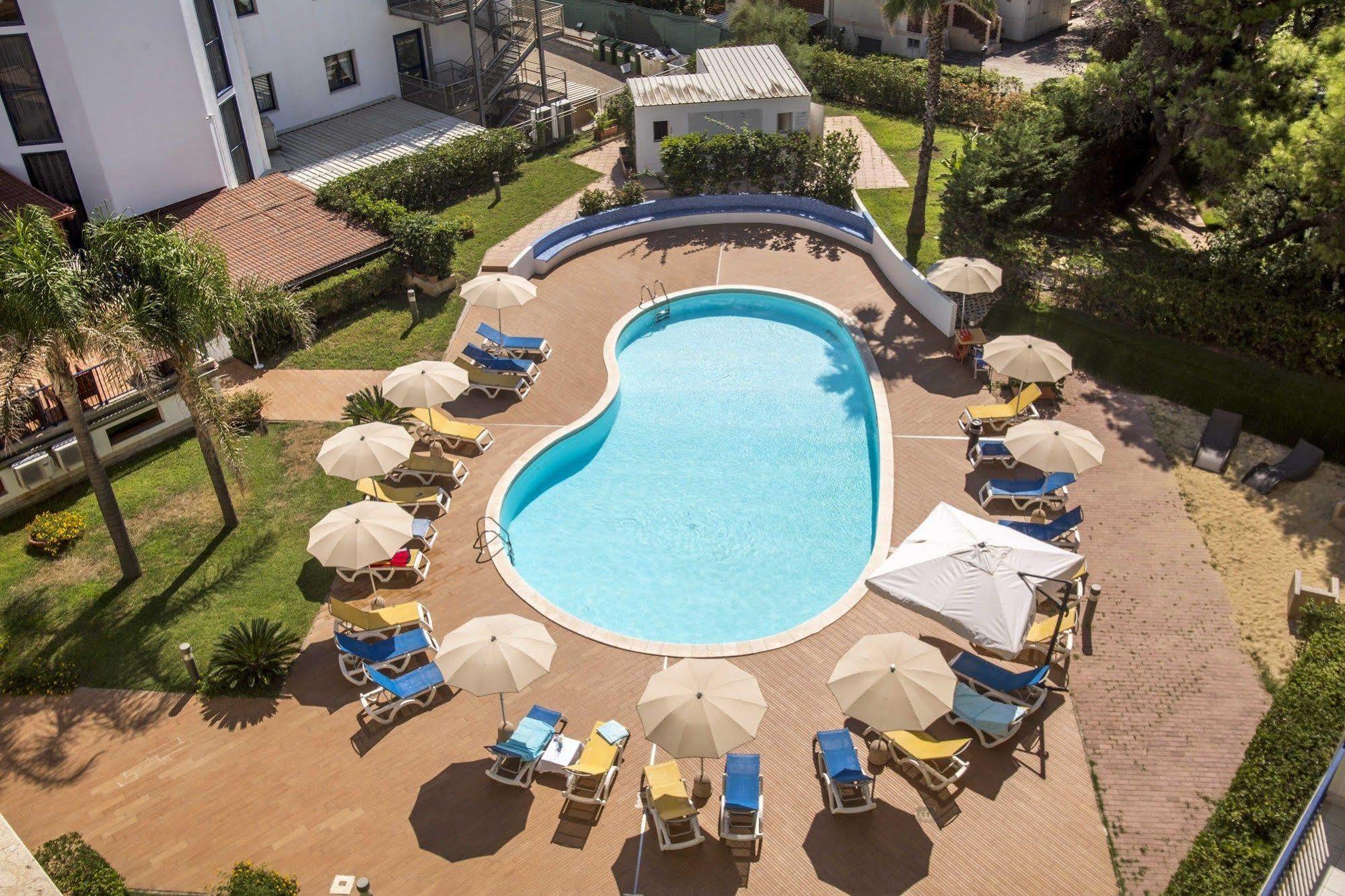Ticho'S Greenblu Hotel Castellaneta Marina Esterno foto